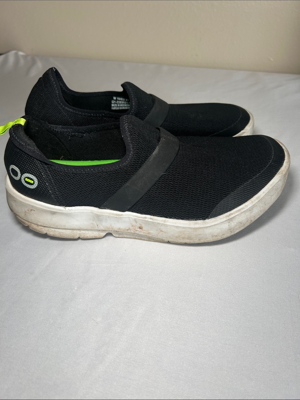 OOFOS OOmg eeZee Recovery Low Top Slip On Sneakers Size 10